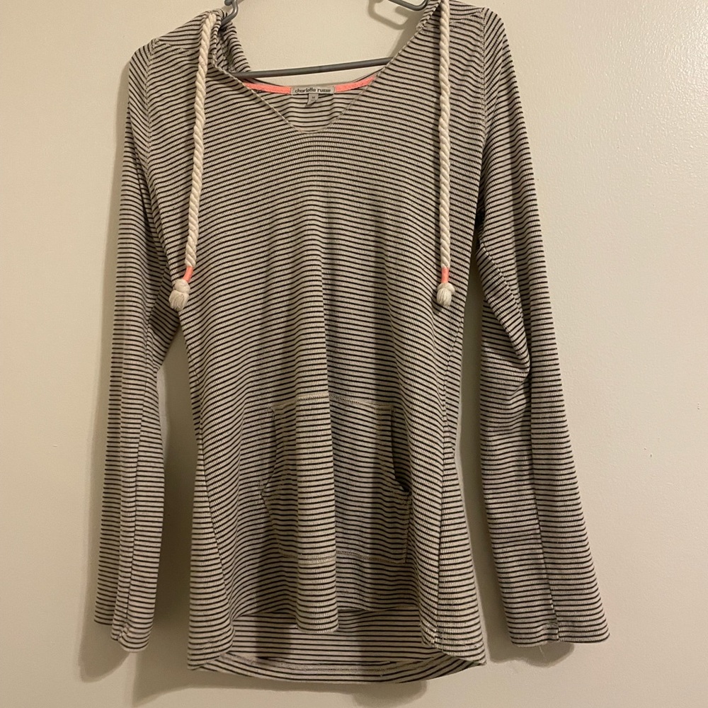 Black and white| M | hoodie (type)